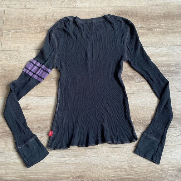 Vintage Levi’s long sleeve shirt waffle knit Y2K style fitted long sleeve - Picture 2 of 6